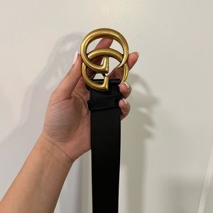 Black Leather Gucci belt with gold double G buckle